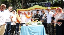Wali Kota Batam, Amsakar Achmad, menghadiri acara Halalbihalal dan Tasyakuran Milad ke-23 Partai Keadilan Sejahtera (PKS) di Nongsa Point Marina & Resort, Kota Batam, Minggu (27/4/2025). Foto: INIKEPRI.COM/Media Center Batam 