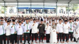 Wali Kota Batam, Amsakar Achmad, bersama Wakil Wali Kota Batam, Li Claudia Chandra, dalam acara Silaturahmi Syawal bersama keluarga besar LDII, di Pondok Pesantren Abdhul Dohir Sekupang, Minggu (27/4/2025). Foto: INIKEPRI.COM/Media Center Batam 