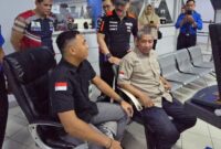 Anggota/Deputi Bidang Pengelolaan Bandara, Pelabuhan, dan Lalu Lintas Barang BP Batam, Ruslan Aspan, meninjau secara langsung kesiapan arus balik Angkutan Lebaran di Terminal Ferry Internasional Batam Centre, Sabtu (5/4/2025). Foto: INIKEPRI.COM/BP Batam
