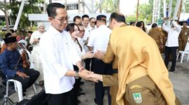 Setelah libur Lebaran, Pemerintah Kota Batam kembali menggelar apel gabungan dan halal bihalal di Dataran Engku Putri, Selasa (8/4/2025). Foto: INIKEPRI.COM