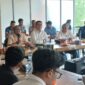 Anggota DPR RI dari Daerah Pemilihan Kepulauan Riau, Endipat Wijaya, menggelar silaturahmi dan diskusi bersama mahasiswa di Kota Batam, Jumat (11/4/2025). Foto; INIKEPRI.COM