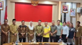 Bupati Natuna Cen Sui Lan seusai menerima kunjungan investor pembangunan KEK industri hilirisasi pasir kuarsa, pada Senin (14/4/2025). Foto: INIKEPRI.COM
