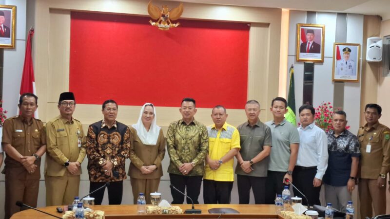 Bupati Natuna Cen Sui Lan seusai menerima kunjungan investor pembangunan KEK industri hilirisasi pasir kuarsa, pada Senin (14/4/2025). Foto: INIKEPRI.COM