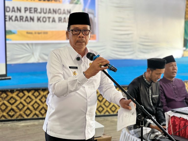 Wakil Bupati Natuna, Jarmin membuka langsung rapat besar badan perjuangan pemekaran Kota Ranai yang dilaksanakan di RM. Sisi Basisir, Rabu, 16 April 2025. Foto: INIKEPRI.COM
