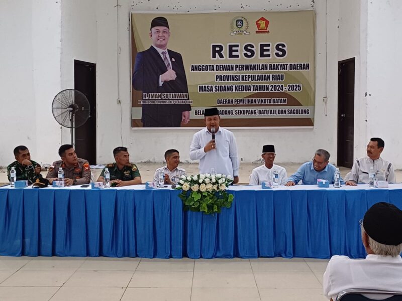 Ketua DPRD Provinsi Kepulauan Riau Iman Sutiawan, menggelar reses masa sidang 2 tahun 2025 di Gedung Nasional, Belakangpadang, pada Rabu (16/5/2025) sore. Foto: INIKEPRI.COM