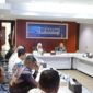 Badan Pengusahaan Batam (BP Batam) yang diwakili oleh Anggota/Deputi Bidang Administrasi dan Keuangan, Alexander Zulkarnain menerima kunjungan rombongan Komisi III DPR Aceh yang dipimpin oleh Ketua Komisi III DPR Aceh, Aisyah Ismail pada Kamis (17/4/2025) di Marketing Center. Foto: INIKEPRI.COM/BP Batam 