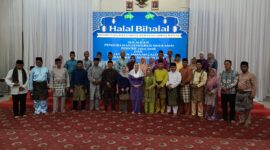 Bupati Natuna Cen Sui Lan saat menghadiri halalbihalal himpunan keluarga Serasan dan pelepasan jamaah calon haji di gedung Sri serindit Ranai, Minggu (20/4). Foto: INIKEPRI.COM
