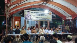 Ketua DPRD Kepri Iman Sutiawan menggelar Reses Massa sidang ke II tahun 2024-2025. Agenda tersebut berlangsung di fasum RT 03, RW 024, Perumahan Medio Raya, Kelurahan Tembesi, Kecamatan Sagulung. Sabtu (19/04/2025). Foto: INIKEPRI.COM
