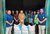 Pemerintah Kabupaten Natuna melalui Dinas Ketahanan Pangan dan Pertanian menyalurkan pupuk bersubsidi guna mendorong peningkatan produktivitas dan kualitas hasil pertanian sekaligus menjamin akses pupuk dengan harga terjangkau bagi para petani yang membutuhkan, Selasa (22/4/2025). Foto: INIKEPRI.COM/NatunaKab 