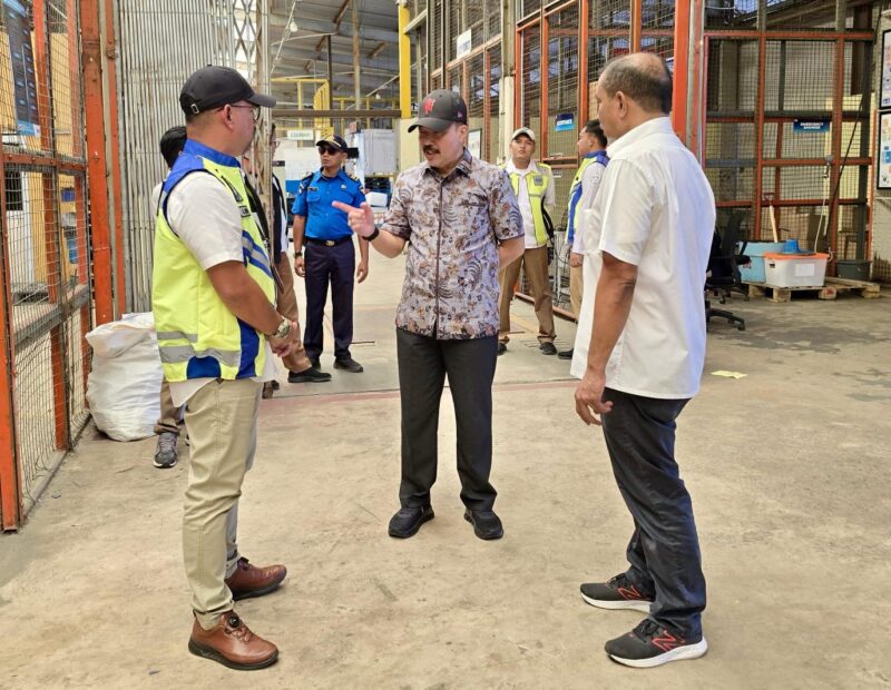 Deputi Bidang Pengelolaan Bandara, Pelabuhan, dan Lalu Lintas Barang BP Batam, Irjen Pol. Ruslan Aspan, meninjau progres pengembangan Bandara Internasional Hang Nadim pada Selasa (22/4/2025). Foto: INIKEPRI.COM/BP Batam 