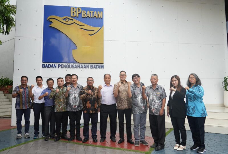 Badan Pengusahaan Batam melalui Deputi/Anggota Bidang Investasi dan Pengusahaan Fary Djemy Francis menyambut baik kehadiran Mr. Bruce Hung, Representative Taipei Economic and Trade Office (TETO) untuk Indonesia yang hadir bersama sejumlah delegasi dan para pengusaha Taiwan, di Marketing Centre, pada Rabu sore (23/4/2025). Foto: INIKEPRI.COM