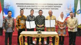 Cen Sui Lan sebagai Bupati Natuna hadir langsung di Gedung Daerah Tanjungpinang, bersama Gubernur Kepulauan Riau, Ansar Ahmad, CEO Prima Energy, Pieters Utomo dan Direktur Utama PT PK NWN, Syahril Efendi. Foto: INIKEPRI.COM/NatunaKab 