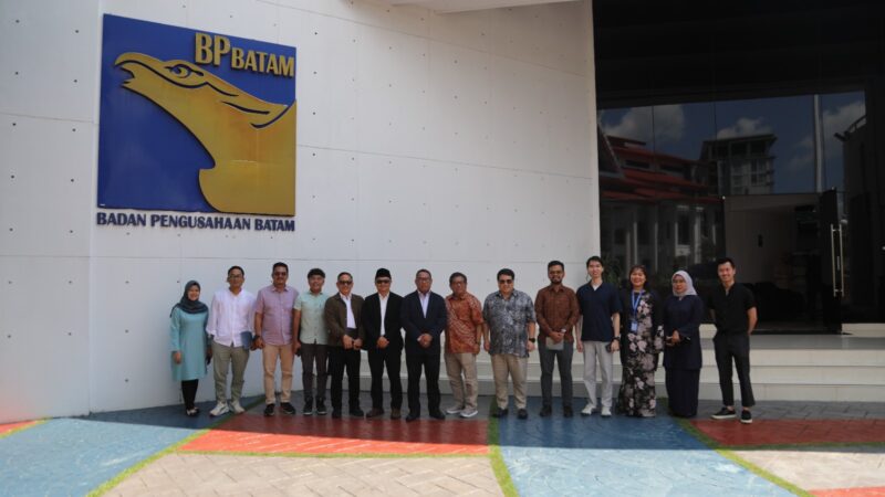 Anggota/Deputi Bidang Investasi dan Pengusahaan Badan Pengusahaan (BP) Batam, Fary Djemy Francis menerima kunjungan dari Singtel Group dan NeutraDC Nxera Batam pada Jum'at (25/4/2025) di Marketing Center. Foto: INIKEPRI.COM/BP Batam 
