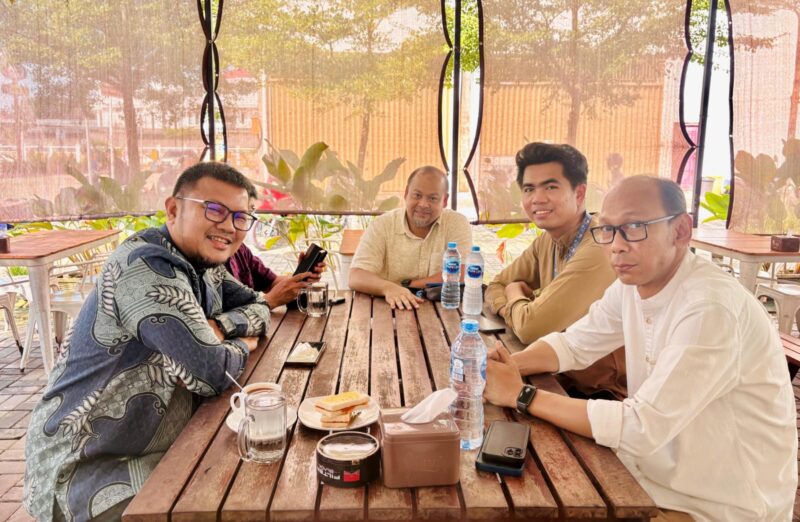 Humas BP Batam bersama Humas Bright PLN Batam menjalin sinergi melalui diskusi strategi komunikasi publik, Jumat (25/4/2025) di Batam Centre. Foto: INIKEPRI.COM/BP Batam 