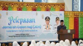 Kepala BP Batam/Walikota Batam, Amsakar Achmad menghadiri seremoni pelepasan jemaah calon haji Kota Batam Tahun 1446 H/2025 M, pada Sabtu siang (26/4/2025). Foto: INIKEPRI.COM/BP Batam 