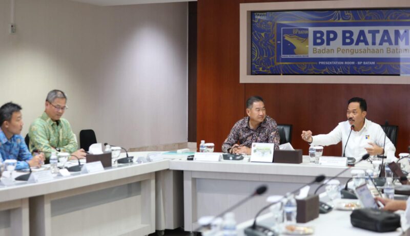 Badan Pengusahaan (BP) Batam menerima kunjungan dari Evergreen Marine (Asia) Pte. Ltd., yang dipimpin oleh Vice President Evergreen Marine (Asia), Andrew Cher, di Marketing Centre, Senin (28/4/2025). Foto: INIKEPRI.COM/BP Batam 