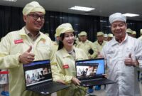 Wakil Kepala BP Batam, Li Claudia Chandra menghadiri peresmian fasilitas perakitan Laptop dan Personal Computer (PC) Lenovo di PT. Sat Nusapersada, Selasa (29/4/2025). Foto: INIKEPRI.COM/BP Batam 
