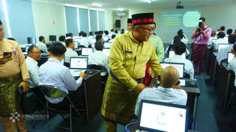 Wali Kota Tanjungpinang, Lis Darmansyah, secara resmi membuka kegiatan Seleksi Kompetensi Pengadaan Pegawai Pemerintah dengan Perjanjian Kerja (PPPK) Tahap II di lingkungan Pemerintah Kota Tanjungpinang Tahun Anggaran 2024. Foto: INIKEPRI.COM/Diskominfo Tanjungpinang
