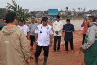Wali Kota Tanjungpinang H. Lis Darmansyah, mengintruksikan jajaran terkait di lingkungan Pemerintah Kota Tanjungpinang untuk  bersiaga menyikapi kondisi cuaca dan curah hujan yang cukup tinggi belakangan ini. Foto: INIKEPRI.COM/Diskominfo Tanjungpinang 
