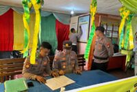 Kapolsek Singkep Barat, IPTU Henry Gunawan, selaku Perwira Pengendali (Padal Wil) Wilayah Singkep Barat, melakukan pengecekan langsung ke Pos Pelayanan di Pelabuhan Jagoh, Kabupaten Lingga, Rabu (2/4/2025). Foto: INIKEPRI.COM