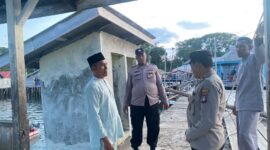 Respon Cepat IPTU Supriono Datangi Robohnya Pelantar Pelabuhan Tajur di Dusun Resun, Kecamatan Senayang. Foto: INIKEPRI.COM