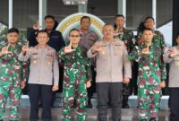 AKBP Pahala Martua Nababan, S.H., S.I.K., M.H., Kapolres Lingga, didampingi oleh para Pejabat Utama (PJU) Polres Lingga, melakukan kunjungan silaturahmi ke Markas Komando Pangkalan TNI Angkatan Laut (Lanal) Dabo Singkep, Kamis, 10 April 2025. Foto; INIKEPRI.COM