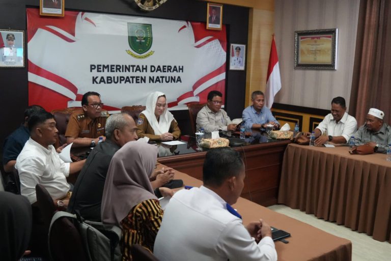 Bupati Natuna didampingi Wakil Bupati hadir pada rapat persiapan panitia yang dilaksanakan secara hybrid, Senin, 14 April 2025. Foto: INIKEPRI.COM/NatunaKab 