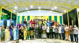 Gubernur Kepulauan Riau H. Ansar Ahmad menghadiri secara langsung Festival Lagu Hari Raya Idul Fitri yang diselenggarakan oleh Anugerah Entertainment di Taman Kota Kijang, Kabupaten Bintan, Jumat malam (4/4/2025). Foto: INIKEPRI.COM/Diskominfo Kepri 