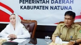 Ruang Zoom Meeting Lantai II Kantor Bupati Natuna pagi itu menjadi saksi sebuah upaya nyata memutus rantai ketimpangan pendidikan. Bupati Natuna Cen Sui Lan dengan semangat menggebu memimpin rapat strategis bersama SKK Migas Sumbagut dan PEM Akamigas. Foto: Istimewa 