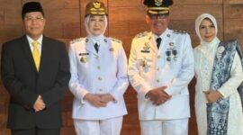 Bupati Natuna Cen Sui Lan dan Wakil Bupati Natuna Jarmin Sidik saat pelantikan beberapa waktu lalu. Foto: Istimewa 