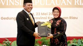 Kepala Badan Pusat Statistik (BPS) Republik Indonesia, Amalia Adininggar Widyasanti Bersama Gubernur Kepulauan Riau, Ansar Ahmad. Foto: INIKEPRI.COM/KepriProv 