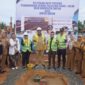 Bupati Bintan Roby Kurniawan melakukan Peletakan Batu Pertama Pembangunan Gedung Poliklinik Rawat Jalan RSUD (Rumah Sakit Umum Daerah) Bintan. Foto: INIKEPRI.COM