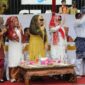 Ketua TP PKK Kota Batam Erlita Sari Amsakar saat mengikuti pawai budaya Muskomwil I APEKSI. Foto: INIKEPRI.COM
