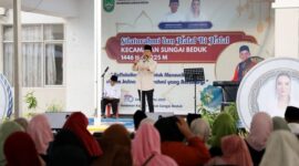 Pererat Silaturahmi bersama masyarakat Kecamatan Sungai Beduk, Wali Kota Batam, Amsakar Achmad menghadiri Silaturahmi dan Halal bi Halal di Halaman Kantor Kecamatan Sungai Beduk, Sabtu, (3/5/2025). Foto: INIKEPRI.COM
