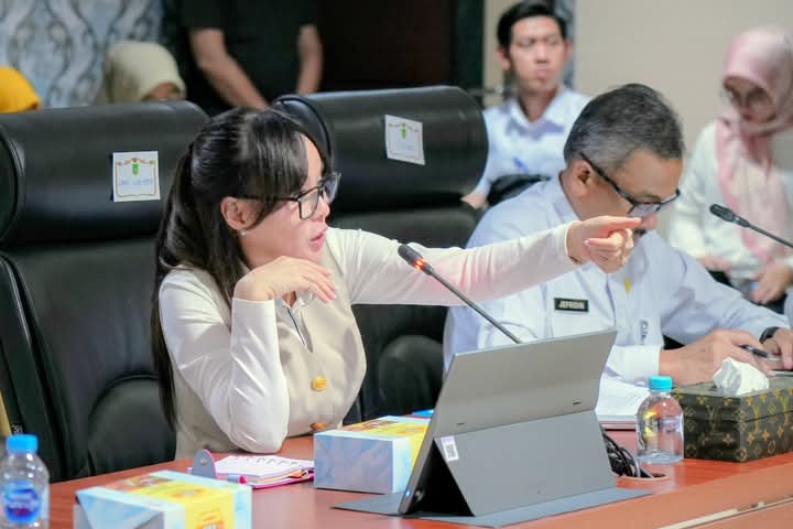 Wakil Wali Kota Batam, Li Claudia Chandra, memimpin langsung Rapat Koordinasi Perencanaan Pembangunan Kewilayahan dalam rangka penyempurnaan rancangan akhir Rencana Pembangunan Jangka Menengah Daerah (RPJMD) Kota Batam Tahun 2025–2029, di Kantor Wali Kota Batam, Selasa (6/5/2025). Foto: INIKEPRI.COM/Media Center Batam 