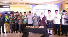 Wali Kota Batam, Amsakar Achmad pada sambutannya saat menghadiri Milad Badan Musyawarah Guru Al Qur'an (BMGQ) ke-26 di One Batam Mall, Senin (12/5/2024). Foto: INIKEPRI.COM/Media Center Batam 