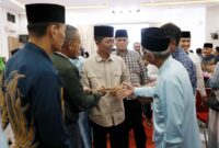 Amsakar saat menghadiri Halalbihalal Wali Kota dan Wakil Wali Kota Batam bersama masyarakat Kecamatan Lubuk Baja yang digelar di Aula Ibnu Sina, Selasa (13/5/2025) malam. Foto: INIKEPRI.COM
