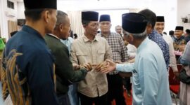 Amsakar saat menghadiri Halalbihalal Wali Kota dan Wakil Wali Kota Batam bersama masyarakat Kecamatan Lubuk Baja yang digelar di Aula Ibnu Sina, Selasa (13/5/2025) malam. Foto: INIKEPRI.COM