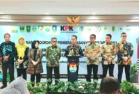 Wali Kota Batam, Amsakar Achmad bersama Sekretaris Daerah Kota Batam, Jefridin, M.Pd. menghadiri acara Rapat Koordinasi Penguatan Sinergi Kolaborasi antara Komisi Pemberantasan Korupsi (KPK) dan Pemerintah Daerah dalam Rangka Pemberantasan Korupsi di Wilayah I, Jumat (16/01/2025). Foto: INIKEPRI.COM/Media Center Batam 