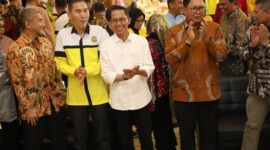 Wali Kota Batam Amsakar Achmad menghadiri Pelantikan Pengurus IKA Unsri Kepri-Singapura periode 2024-2028 di Hotel Aston Batam, Sabtu (17/5/2025). Foto: INIKEPRI.COM/Media Center Batam 