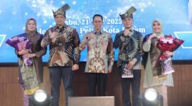 Wali Kota Batam Amsakar Achmad menghadiri acara pisah sambut Komandan Batalyon Marinir Pertahanan Pangkalan (Danyonmarhanlan) IV Batam, dari Letkol Marinir Andi Arif Mangkubumi, S.IP. kepada Letkol Marinir Tomas Febrianto, M.Tr.Opsla. Kegiatan berlangsung di Hotel Aston, Lubukbaja, Rabu malam (21/5/2025). Foto: INIKEPRI.COM