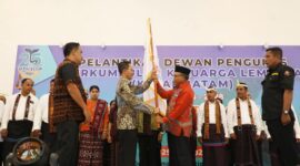 Wali Kota Batam, Amsakar Achmad menghadiri Pelantikan Dewan Pengurus Perkumpulan Keluarga Lembata Batam (KEKAL BATAM) periode 2024-2028 di Grand Tama Convention Centre, Sagulung, Minggu (25/5/2025). Foto; INIKEPRI.COM