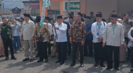 pelepasan jamaah kloter pertama dihadiri langsung oleh Wakil Menteri Agama dan Ketua Komisi VIII DPR RI. Foto: INIKEPRI.COM