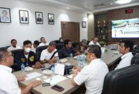 Anggota/Deputi Bidang Investasi dan Pengusahaan Badan Pengusahaan (BP) Batam, Fary Djemy Francis menggelar wawancara bersama beberapa rekan media dengan agenda pembahasan Outlook Investasi Batam pada Selasa (6/5/2025) di ruang kerjanya. Foto: INIKEPRI.COM/BP Batam 