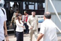 Wakil Kepala BP Batam Li Claudia Chandra menyambut kedatangan menteri ATR/BPN Nusron Wahid. Foto: INIKEPRI.COM/BP Batam 