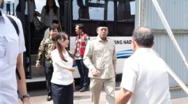 Wakil Kepala BP Batam Li Claudia Chandra menyambut kedatangan menteri ATR/BPN Nusron Wahid. Foto: INIKEPRI.COM/BP Batam 