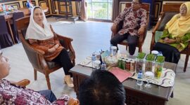Pimpinan Daerah (PD) Muhammadiyah Natuna bersama Pemuda Muhammadiyah dan Aisyiyah melakukan silaturahmi dengan Bupati Natuna, Cen Sui Lan, di Kantor Bupati Natuna, Jumat (9/5/2025). Foto: INIKEPRI.COM