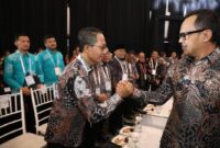 Wali Kota Batam Amsakar Achmad bersama Wamendagri Bima Arya. Foto: INIKEPRI.COM