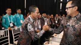 Wali Kota Batam Amsakar Achmad bersama Wamendagri Bima Arya. Foto: INIKEPRI.COM
