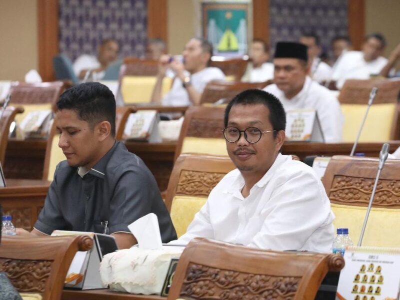 Anwar Anas, berbaju putih, Anggota DPRD Kota Batam. Foto: INIKEPRI.COM